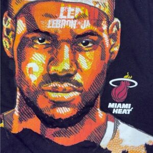 NWT Majestic LeBron James Miami Heat Graphic T-Shirt Men's Size M NBA Store